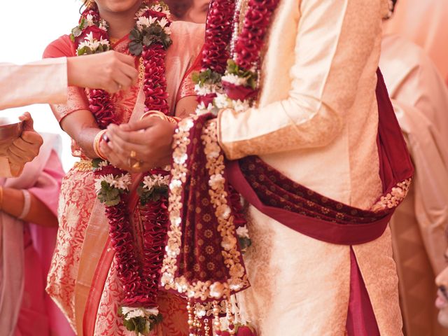 Sonia and Sarang&apos;s wedding in Mumbai, Maharashtra 212