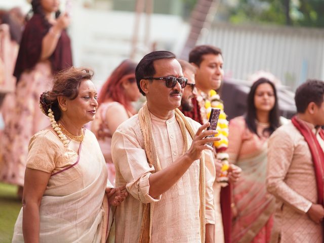 Sonia and Sarang&apos;s wedding in Mumbai, Maharashtra 281