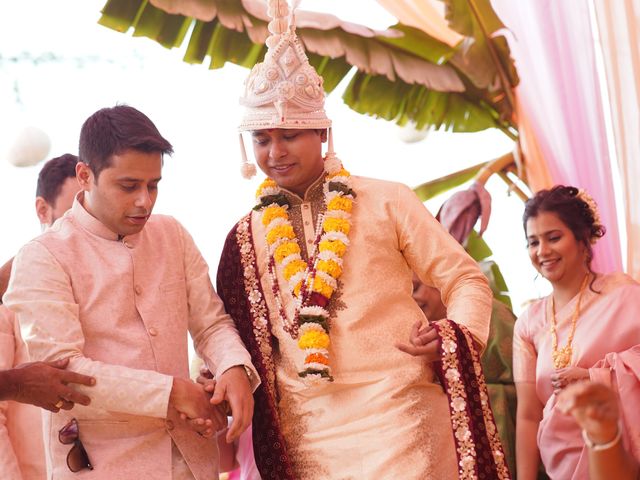 Sonia and Sarang&apos;s wedding in Mumbai, Maharashtra 299