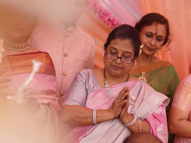 Sonia and Sarang&apos;s wedding in Mumbai, Maharashtra 314