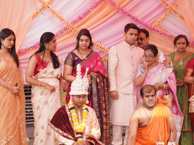 Sonia and Sarang&apos;s wedding in Mumbai, Maharashtra 320