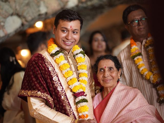 Sonia and Sarang&apos;s wedding in Mumbai, Maharashtra 336