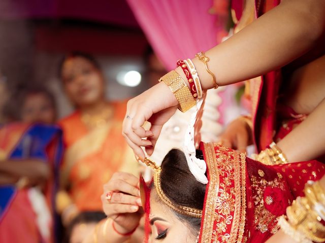 Aritra and Aritraa&apos;s wedding in Howrah, West Bengal 14