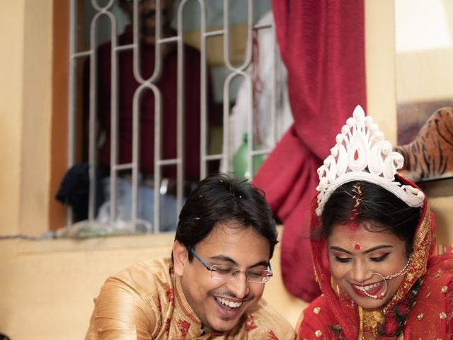 Aritra and Aritraa&apos;s wedding in Howrah, West Bengal 16