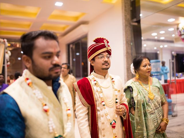 Mouli and Saswat&apos;s wedding in North 24 Parganas, West Bengal 22