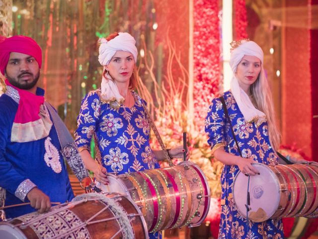 Priti and Gunjit's wedding in South Delhi, Delhi NCR 43