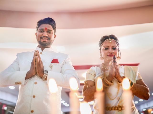 Vrushali and Roshan&apos;s wedding in Mumbai, Maharashtra 17