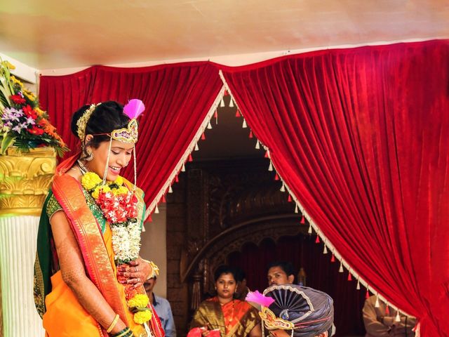 Shrutika and Vivek&apos;s wedding in Mumbai, Maharashtra 14