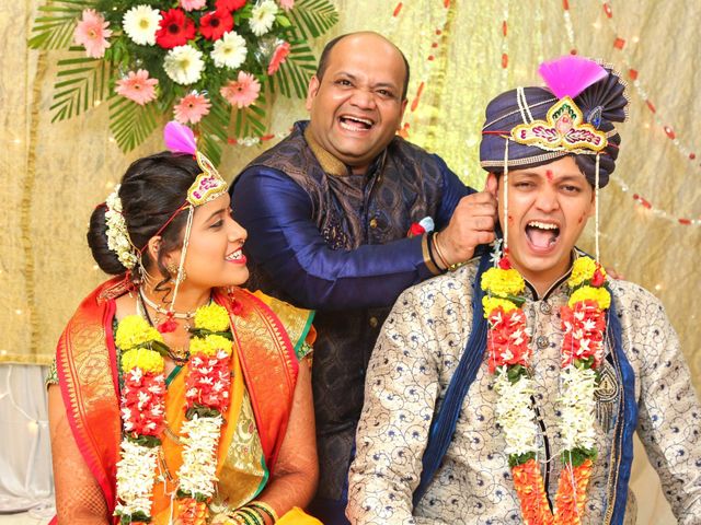 Shrutika and Vivek&apos;s wedding in Mumbai, Maharashtra 15