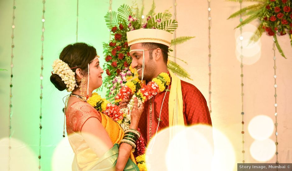 Pooja and Swapnil's wedding in Mumbai, Maharashtra