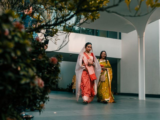 Amrita and Sindhu&apos;s wedding in Kolkata, West Bengal 21