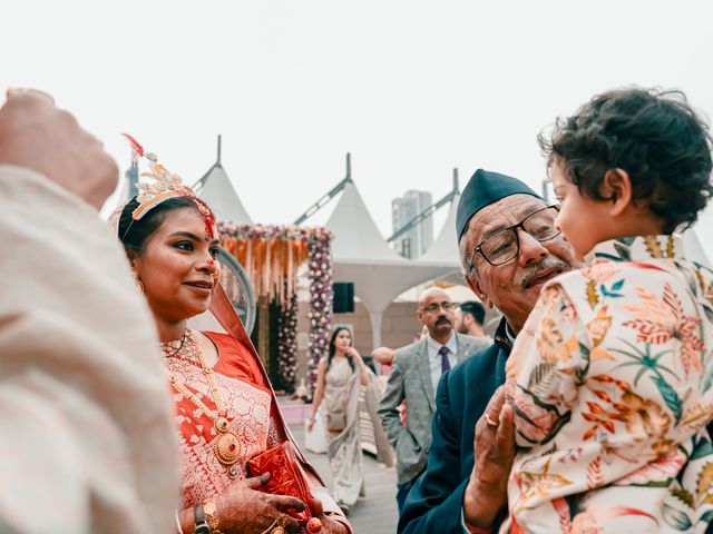 Amrita and Sindhu&apos;s wedding in Kolkata, West Bengal 37