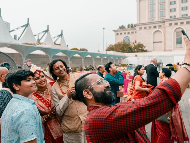 Amrita and Sindhu&apos;s wedding in Kolkata, West Bengal 38