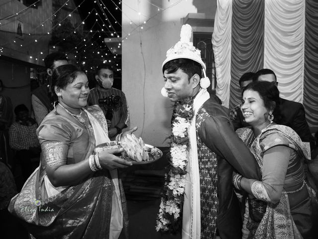 Kalyan and Puja&apos;s wedding in Purba Bardhaman, West Bengal 9