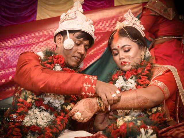 Kalyan and Puja&apos;s wedding in Purba Bardhaman, West Bengal 3