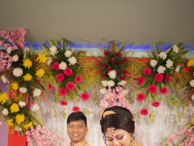 Kalyan and Puja&apos;s wedding in Purba Bardhaman, West Bengal 10
