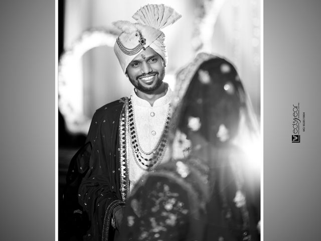 Chandan and Laxmi&apos;s wedding in Pune, Maharashtra 20