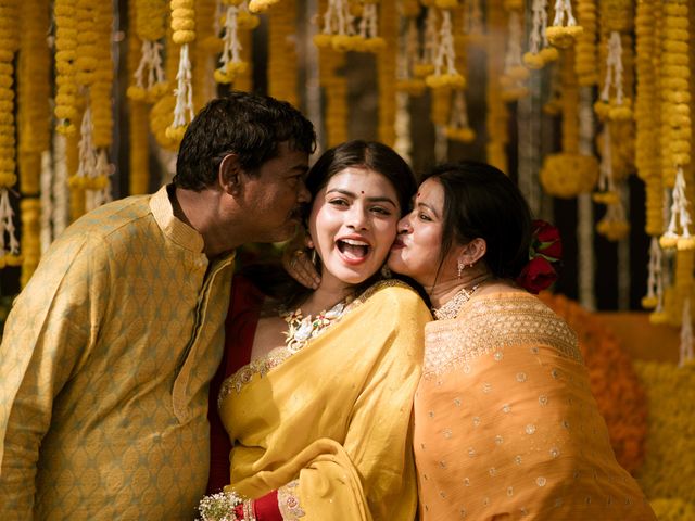Tejaswini and Saurav&apos;s wedding in Khordha, Odisha 20