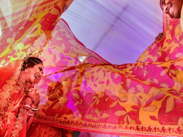 Madhurima and Samaresh&apos;s wedding in Kolkata, West Bengal 13