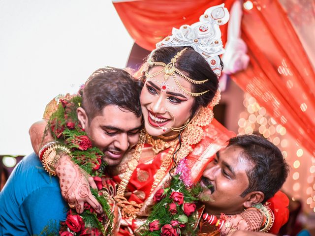 Madhurima and Samaresh&apos;s wedding in Kolkata, West Bengal 15