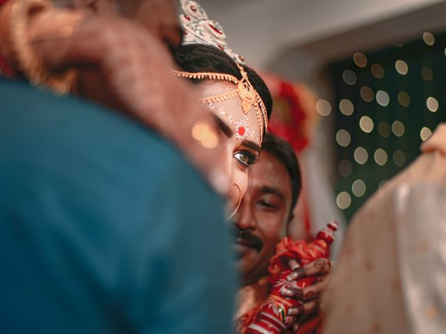 Madhurima and Samaresh&apos;s wedding in Kolkata, West Bengal 16