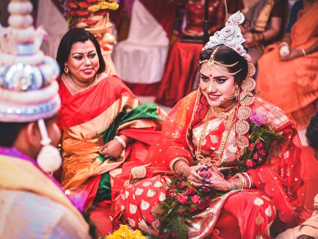 Madhurima and Samaresh&apos;s wedding in Kolkata, West Bengal 17