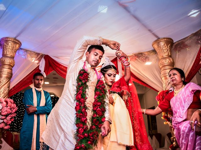 Madhurima and Samaresh&apos;s wedding in Kolkata, West Bengal 19