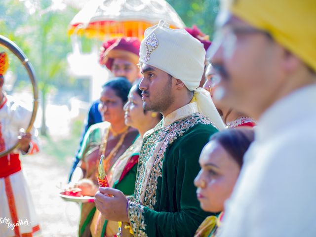 Anuraddha and Gaurav&apos;s wedding in Raigad, Maharashtra 15