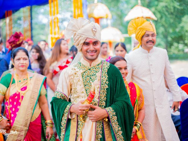 Anuraddha and Gaurav&apos;s wedding in Raigad, Maharashtra 17