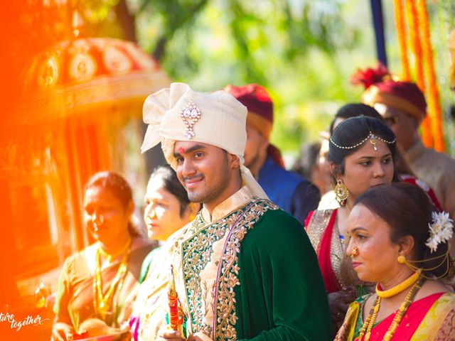 Anuraddha and Gaurav&apos;s wedding in Raigad, Maharashtra 19