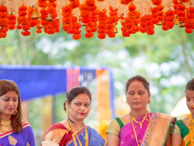 Anuraddha and Gaurav&apos;s wedding in Raigad, Maharashtra 51