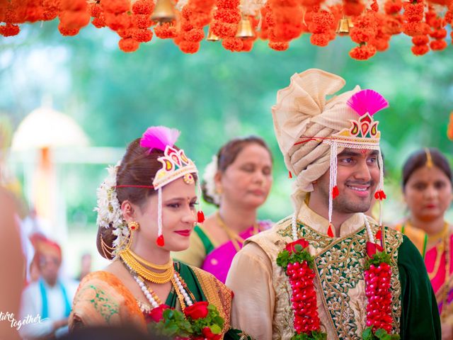 Anuraddha and Gaurav&apos;s wedding in Raigad, Maharashtra 54