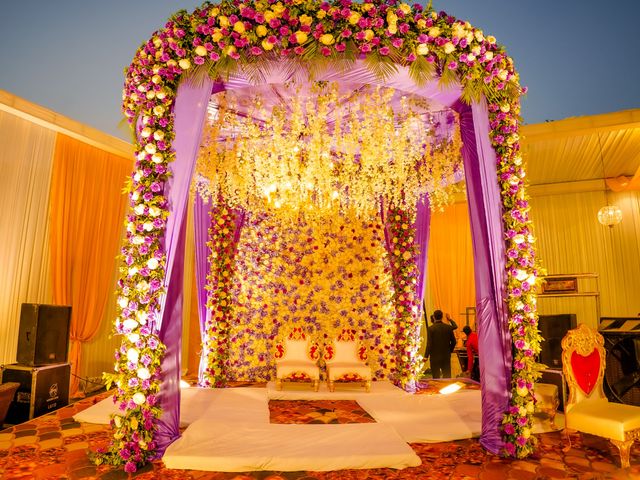 Tarun and Komal&apos;s wedding in Lucknow, Uttar Pradesh 66