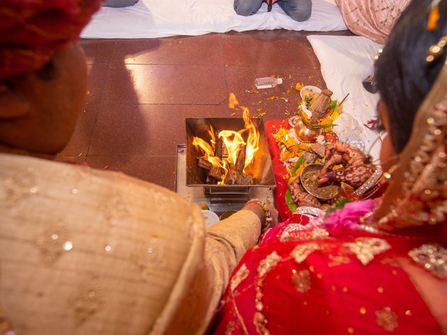 Santoshi and Rohit&apos;s wedding in Mumbai, Maharashtra 17