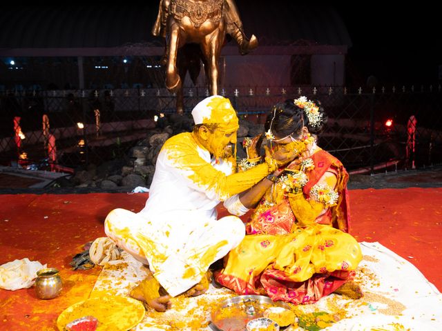 Rahul and Ashwini&apos;s wedding in Solapur, Maharashtra 16