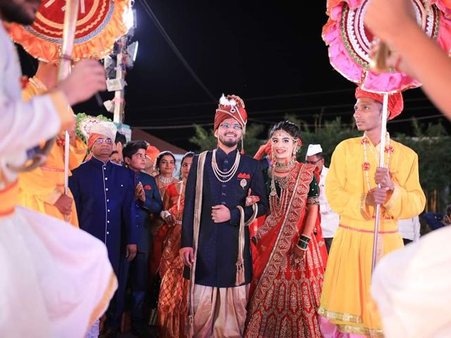Mayuri and Ajit&apos;s wedding in Vadodara, Gujarat 11