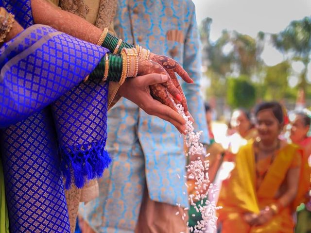 Mayuri and Ajit&apos;s wedding in Vadodara, Gujarat 16