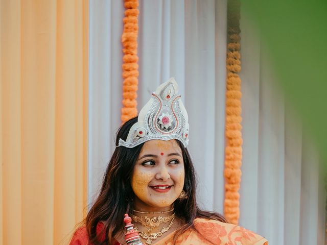 Puja and Arka&apos;s wedding in Bankura, West Bengal 12