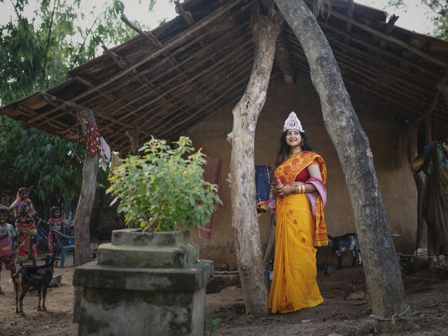 Puja and Arka&apos;s wedding in Bankura, West Bengal 17