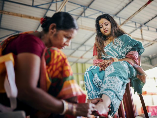 Puja and Arka&apos;s wedding in Bankura, West Bengal 19