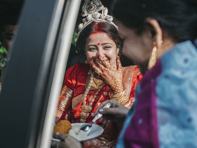 Puja and Arka&apos;s wedding in Bankura, West Bengal 27