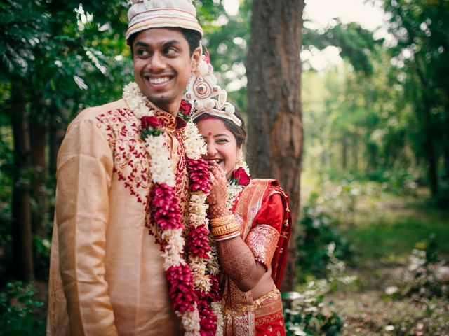 Puja and Arka&apos;s wedding in Bankura, West Bengal 28