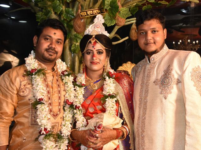 Aditi and Avijit&apos;s wedding in Kolkata, West Bengal 26