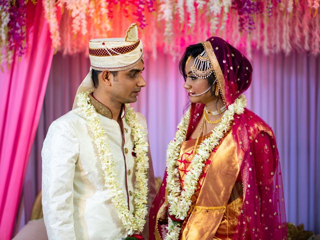 Sandip and Susmita&apos;s wedding in North 24 Parganas, West Bengal 7