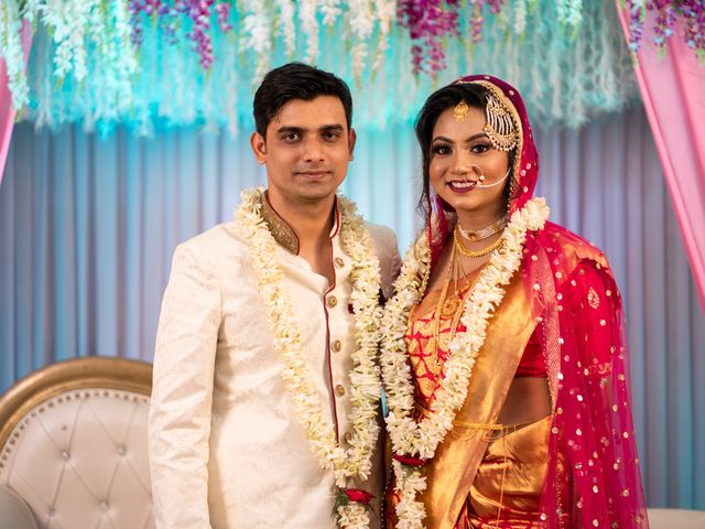 Sandip and Susmita&apos;s wedding in North 24 Parganas, West Bengal 11