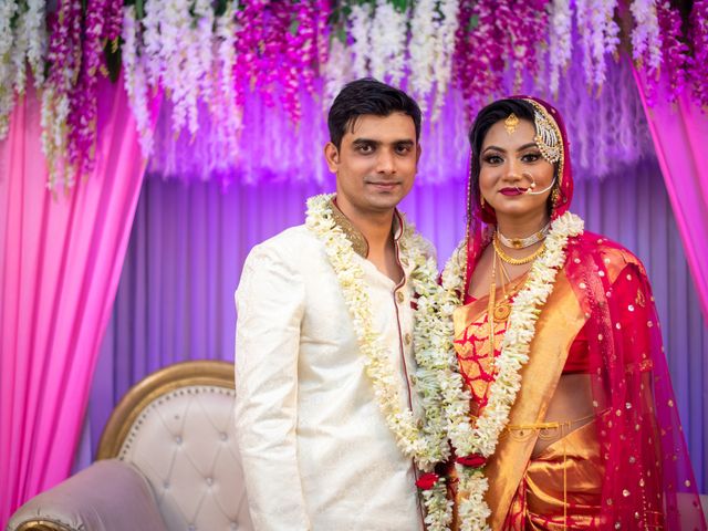 Sandip and Susmita&apos;s wedding in North 24 Parganas, West Bengal 33