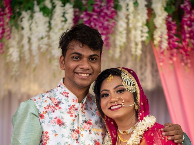 Sandip and Susmita&apos;s wedding in North 24 Parganas, West Bengal 36
