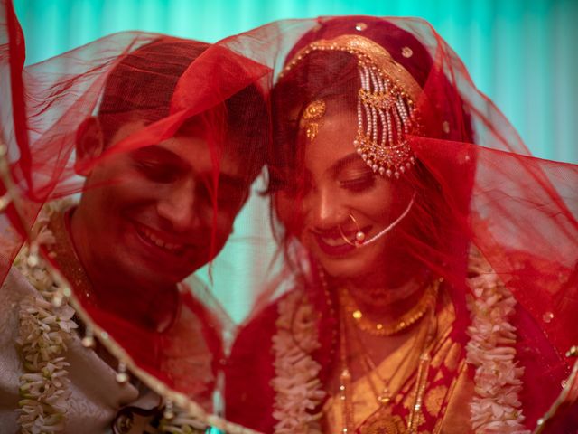 Sandip and Susmita&apos;s wedding in North 24 Parganas, West Bengal 41