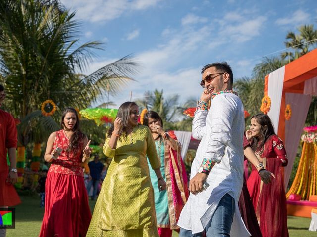 Neha and Devesh&apos;s wedding in Surat, Gujarat 9