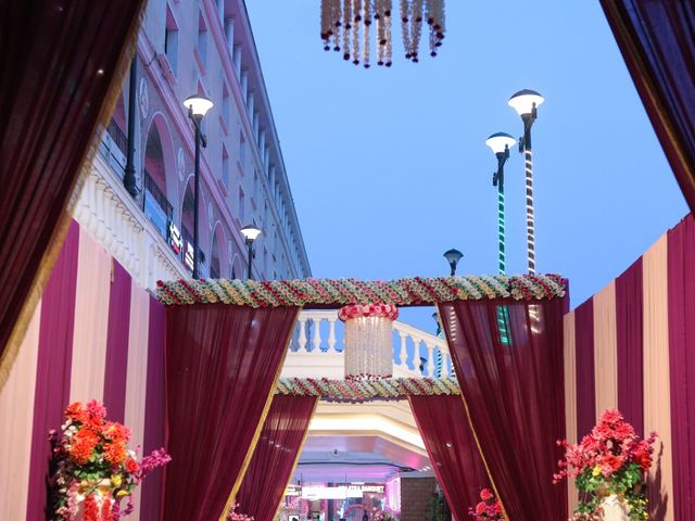 Utkarsh and Priyanka&apos;s wedding in Greater Noida, Delhi NCR 36